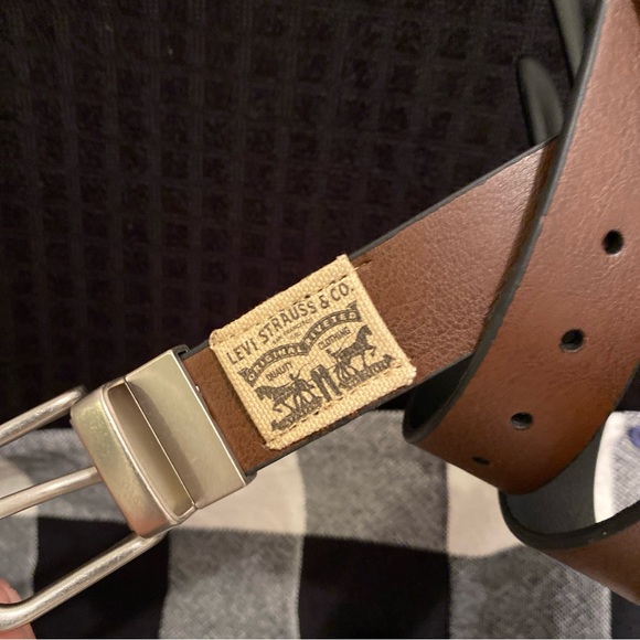 LEVI STRAUSS BELT Reverse Brwn/Blck Synthetic Leather Unisex Size Med (28”) NWT - Picture 2 of 4